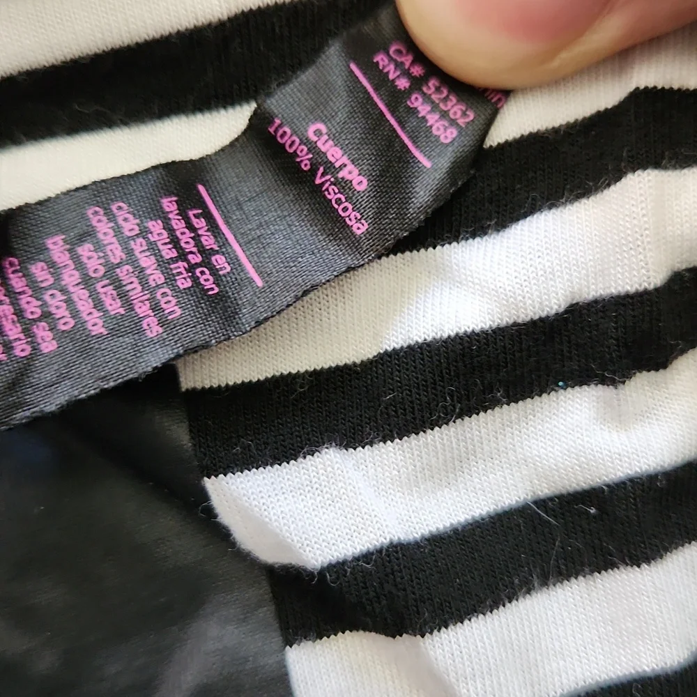 Betsey Johnson Black and White Striped Tee t-shirt "Love is all we need" XL - Picture 7 of 7
